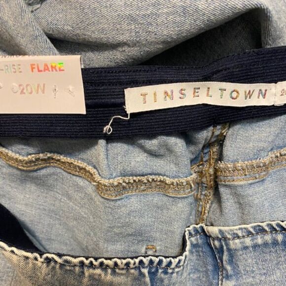 Tinseltown distressed Light wash Hi-rise Flare pull-up jeans, size 20W - Picture 3 of 4